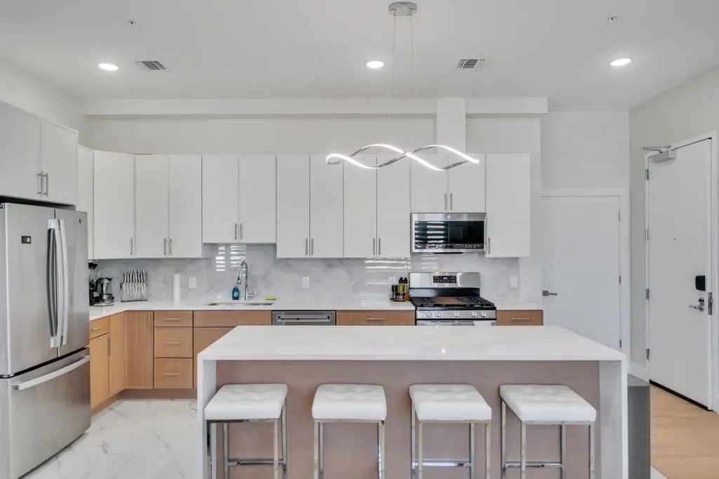 Kitchen with island and bar stools, Residence 416
